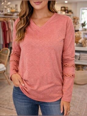 Boutique Coral Long Sleeve Top w/ Lace Sleeve Detail size Medium